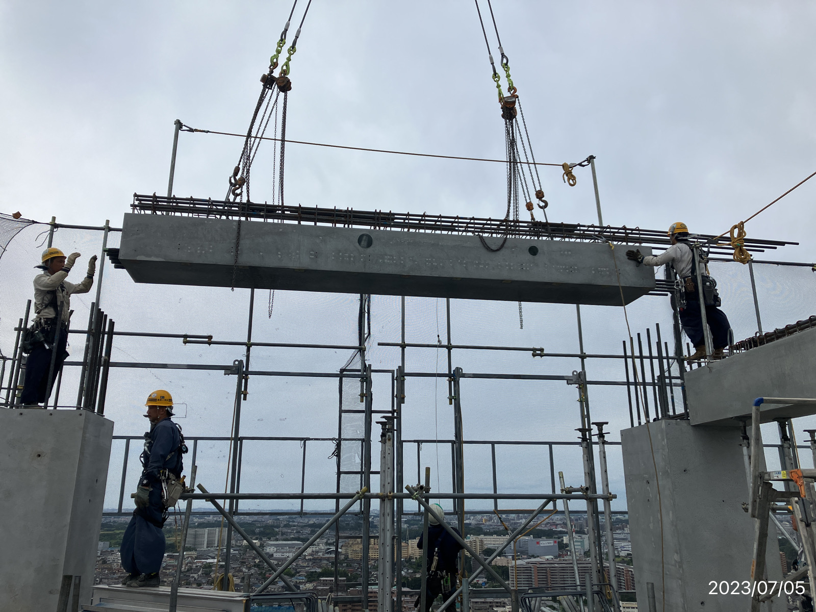 高層建築物の施工現場